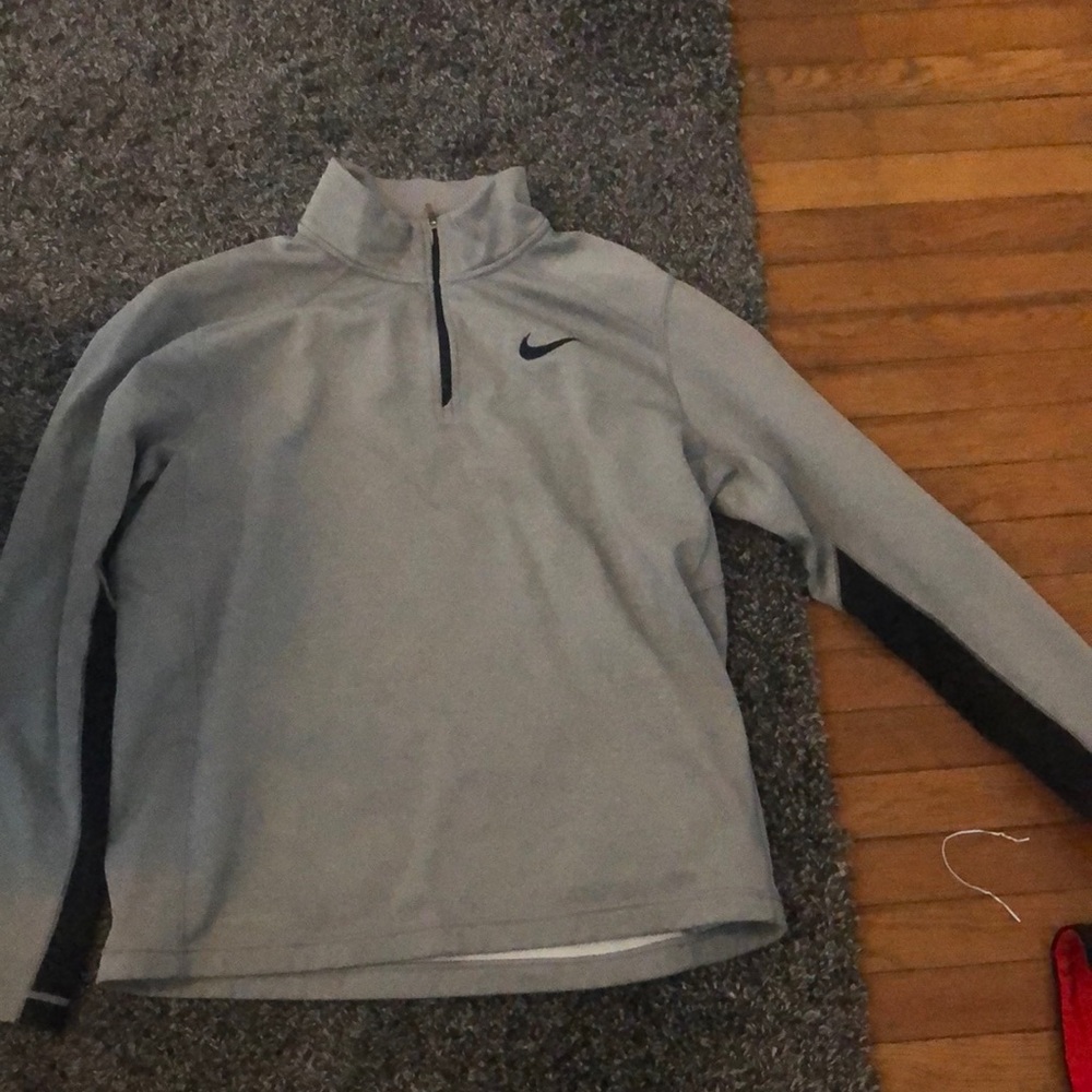 Nike therma-fit quarter zip in Mens medium. Barely worn